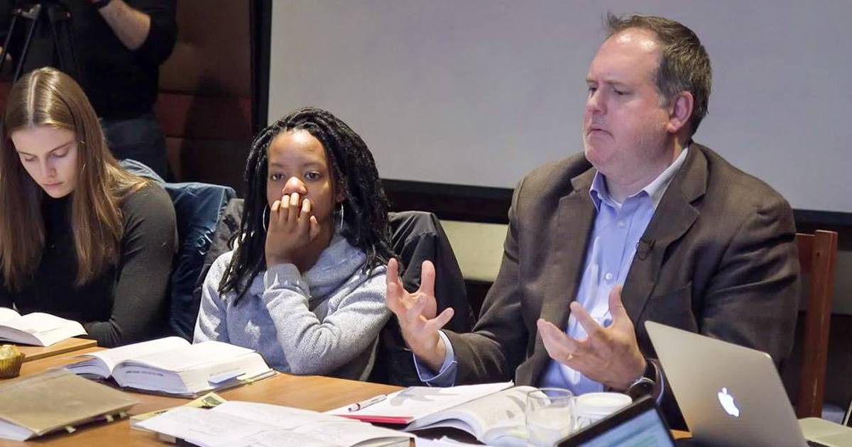 Knowing When to Intervene in the Student-Centered Discussion
