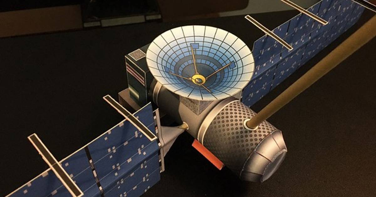 Europa Clipper Paper Model
