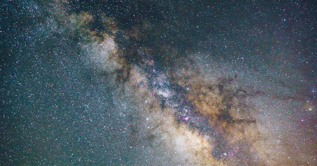 Webb Detects Water Vapor in Rocky Planet-Forming Zone