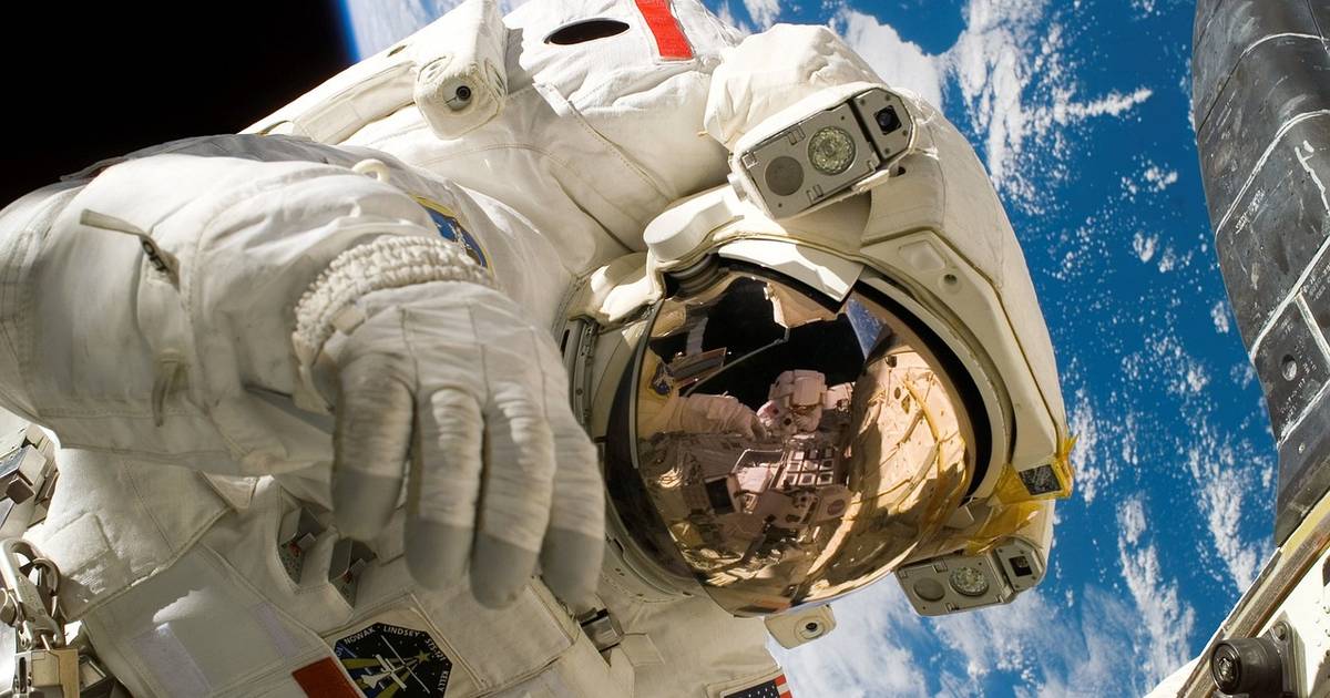 What Is Microgravity? (Grades 5-8)