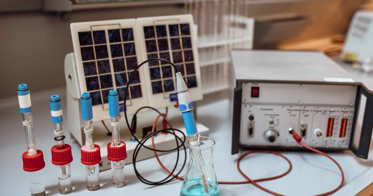 Electro Adventurers: Exploring Science through Electrochemistry