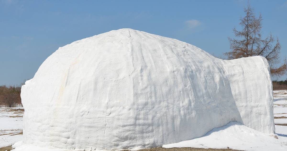 How Does An Igloo Keep You Warm?