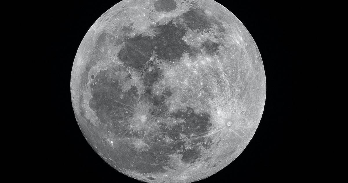What Will Happen to Ocean Tides When the Moon Moves Away From Earth?