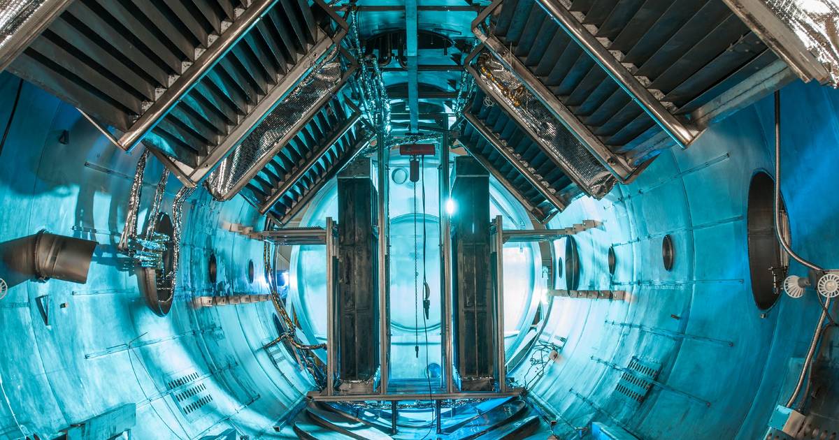 Astronaut Conducts Heart Research on Station with Former Colleague