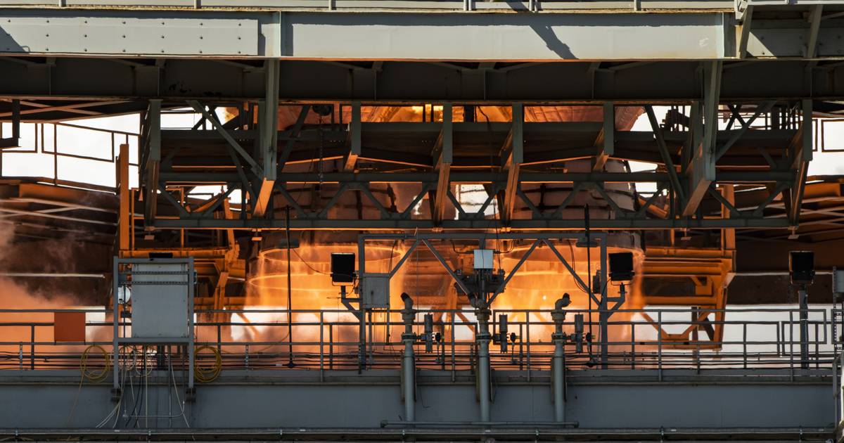 Engineers Chill Space Launch System Rocket Engines Before Launch