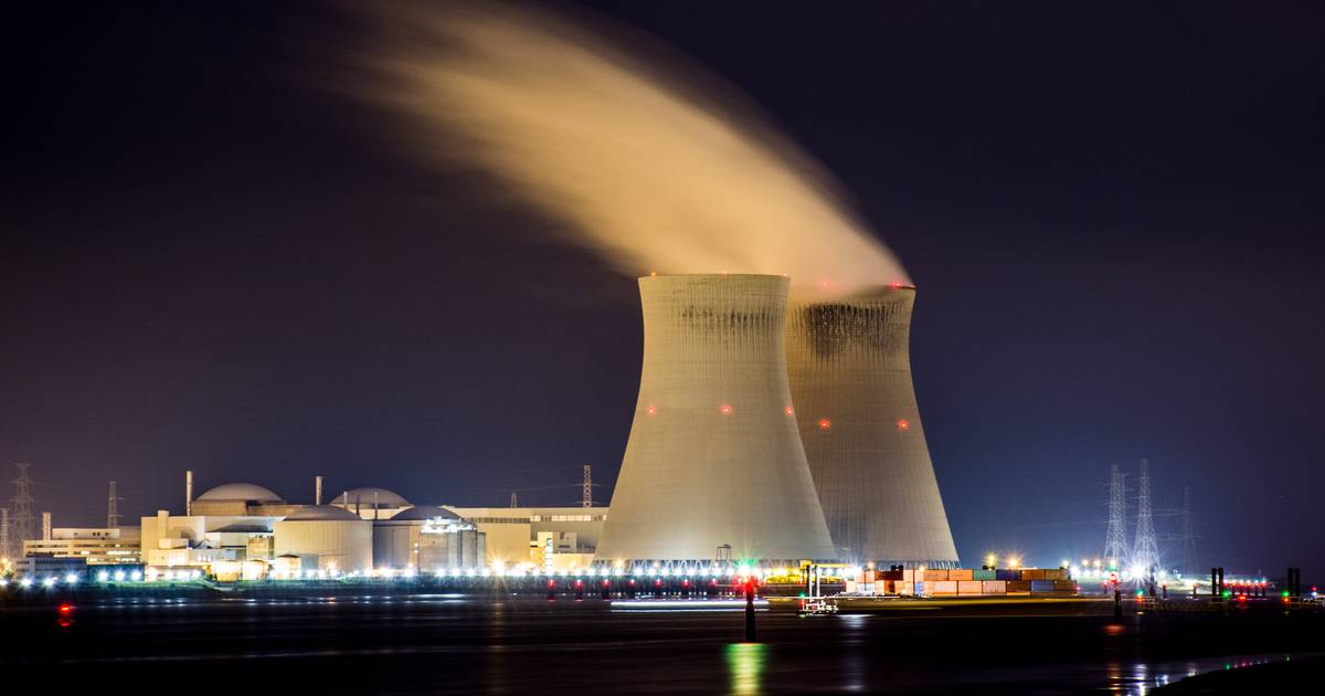Why Is Thorium, a Potentially Safer Alternative to Uranium, Not Used in Nuclear Reactors?