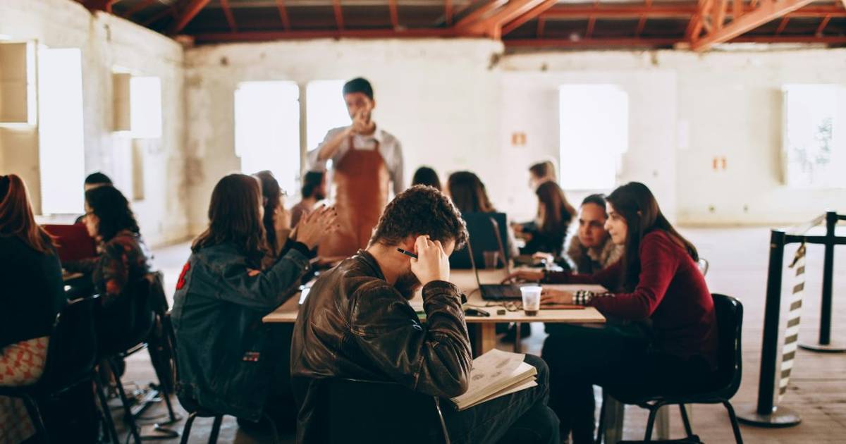 Mixing Students Up in Small Discussion Groups