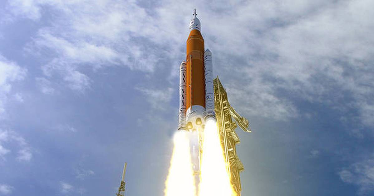 Around the Moon with NASA’s First Launch of SLS with Orion