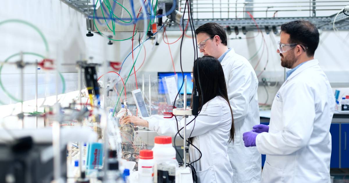 Teaching Laboratory Classes